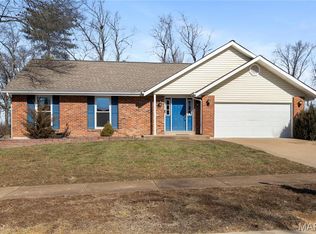 1039 Treeline Ct, Ballwin, MO 63021