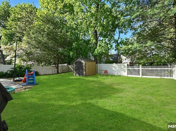423 Forest Ave, Teaneck, NJ 07666