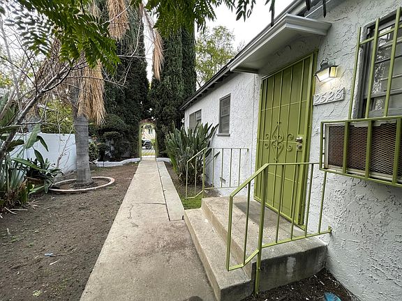2nd image of 2528 N Buena Vista St