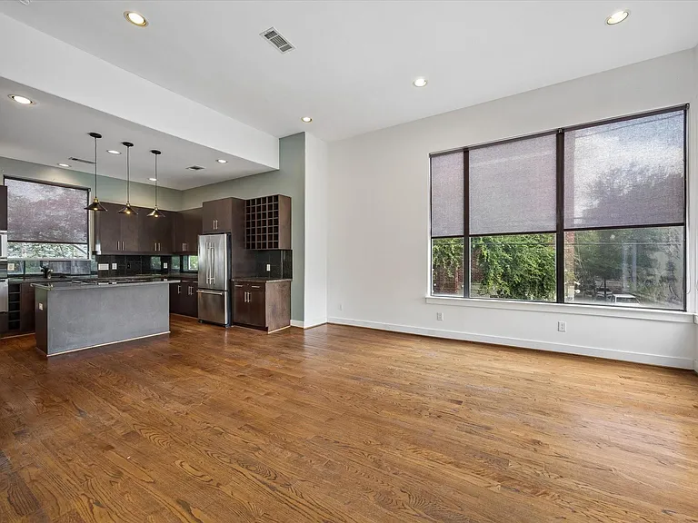 732 Ruthven St — Photo 4