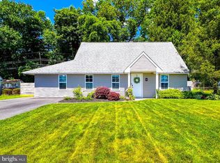 61 Hedge Rd, Levittown, PA 19056