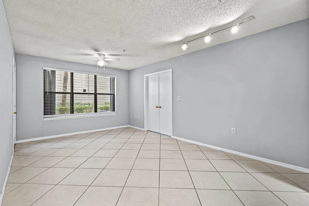 3 bed, 2.0 bath, 1217 sqft, $2,350 — Photo 4
