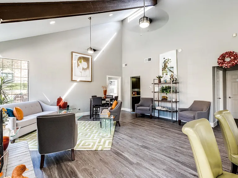 Biltmore Park Apartments — Photo 17