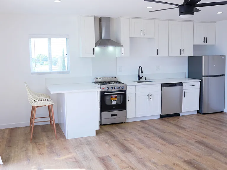 6106 S Fairfax Ave #A — Photo 12