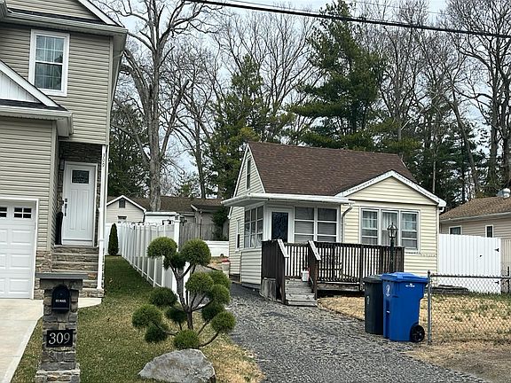 3rd image of 311 Anthony Ave