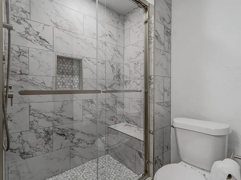 1817 Victoria Dr — Photo 38