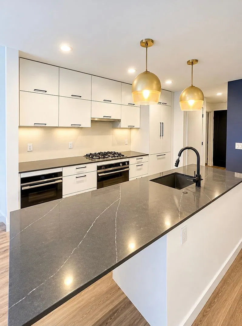 2 Level Luxury Condo, 2 Bedroom- w/Parking Space - Eckington District — Photo 3