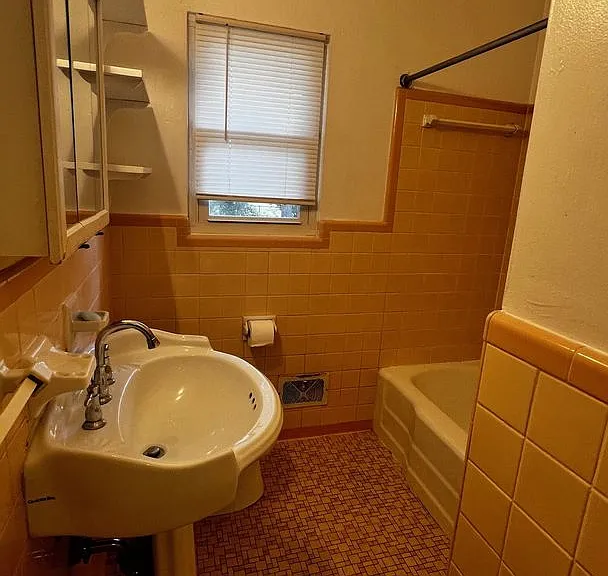 207 Robin Rd — Photo 6
