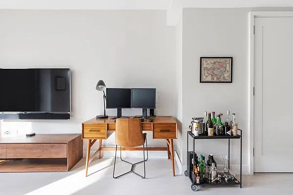 Rented by Compass | media 9