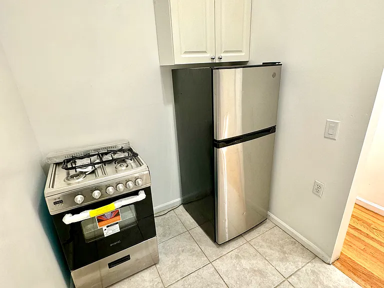 646 Ofarrell St #3 — Photo 8