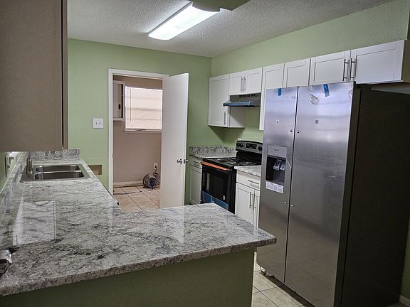 5th image of 2535 Desert Dr