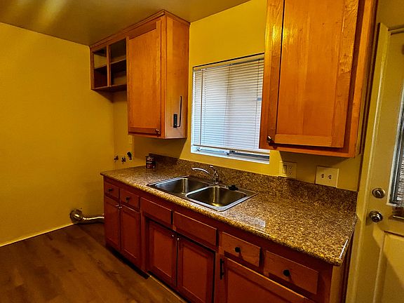 3rd image of 105-111 E Laurel Ave #105