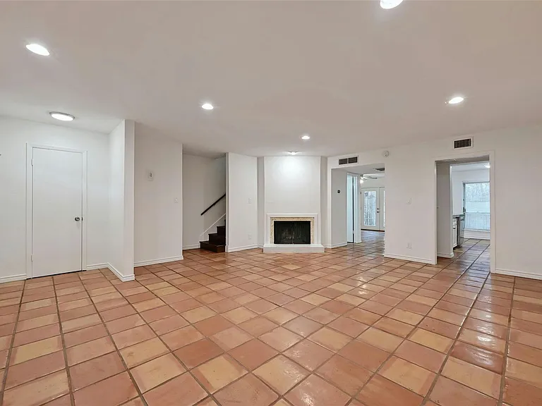6637 Valleyside Rd — Photo 5
