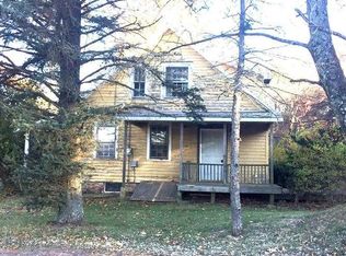 247 Hellers Ln, Long Pond, PA 18334