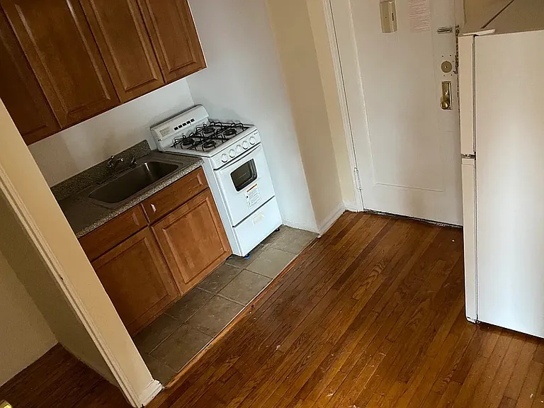 85th Dr — Photo 3