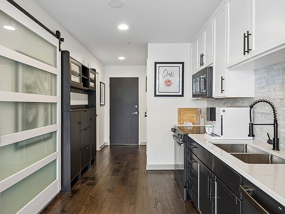 4th image of 1212 Laurel St APT 1612