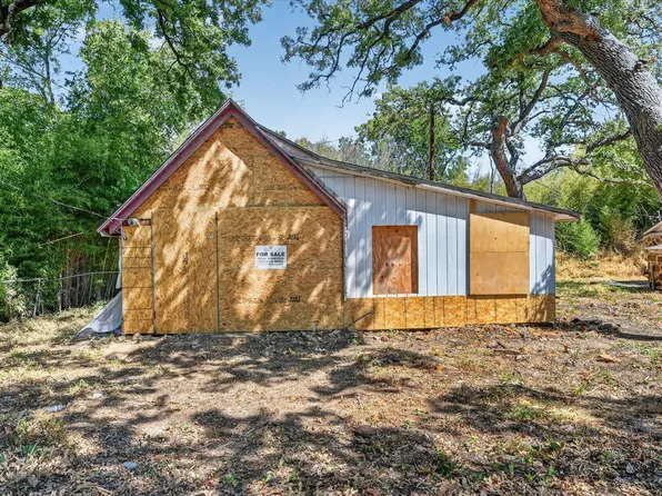 203 E 9th St, Shady Shores, TX 76208