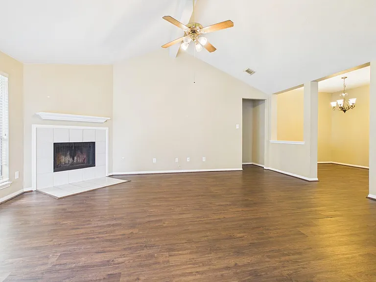 3914 Cyril Dr — Photo 12