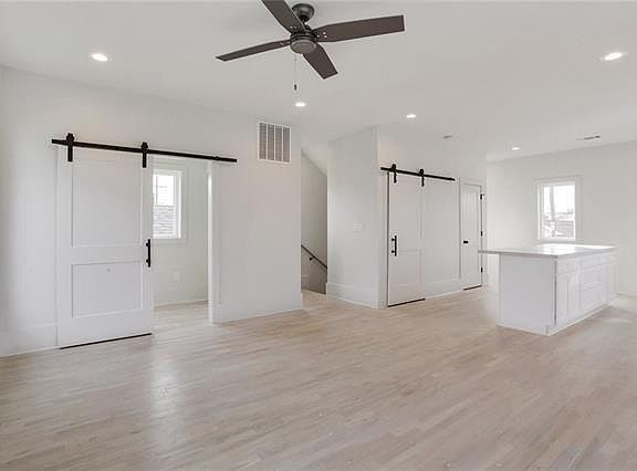 3rd image of 2525 Amelia St