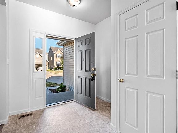 3rd image of 2081 Maryland Oaks Cir