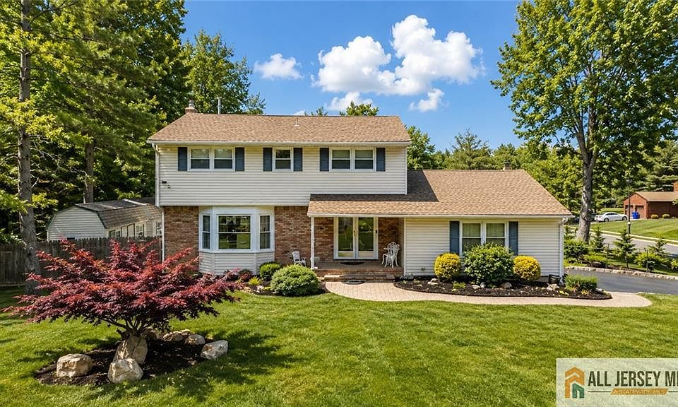 1st image of 27 Woodmere Rd
