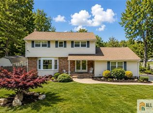 27 Woodmere Rd, North Brunswick, NJ 08902