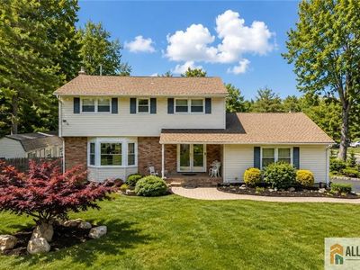 27 Woodmere Rd, North Brunswick, NJ, 08902