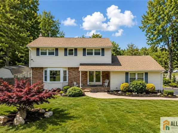 27 Woodmere Rd, North Brunswick, NJ 08902