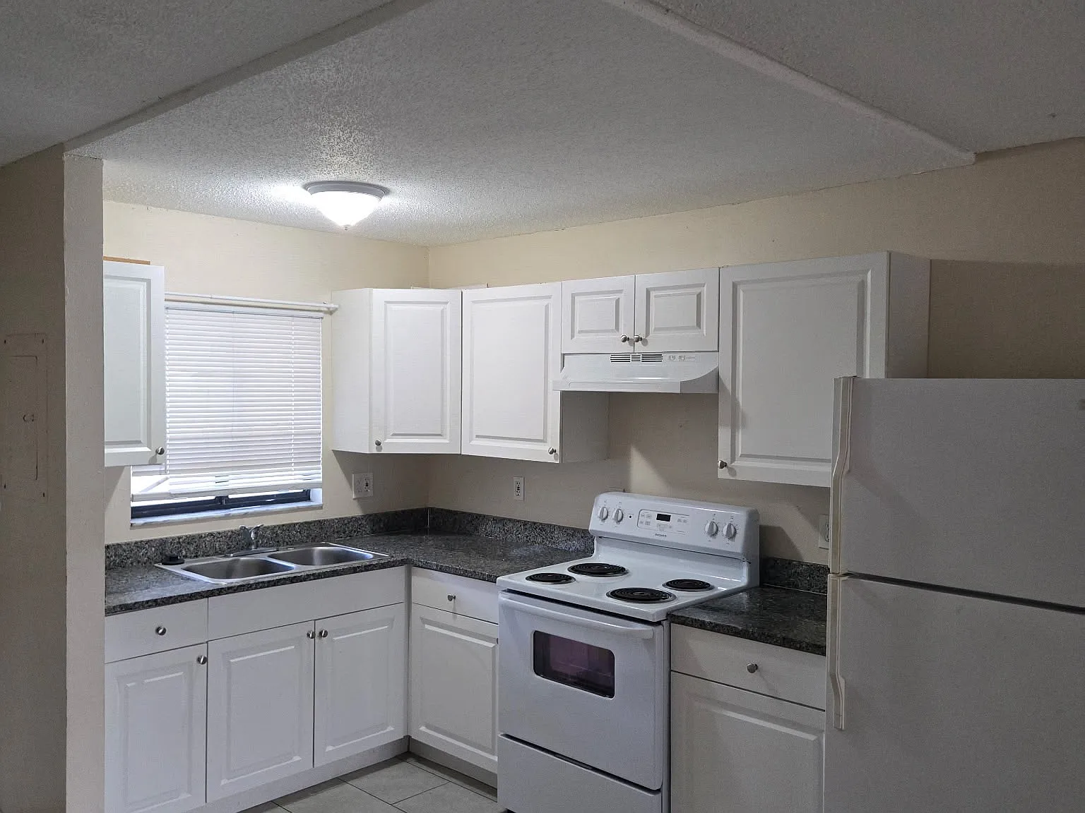 2 bed, 1100 sqft, $1,375 — Photo 3