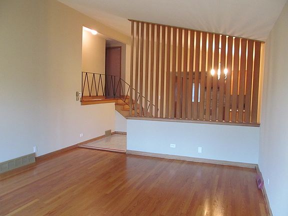 5th image of 10532 Lawler Ave