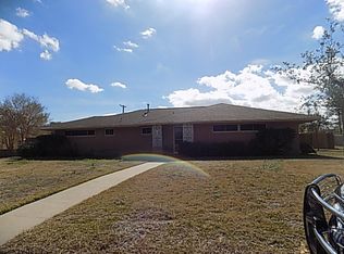 211 Edwards St, Refugio, TX 78377