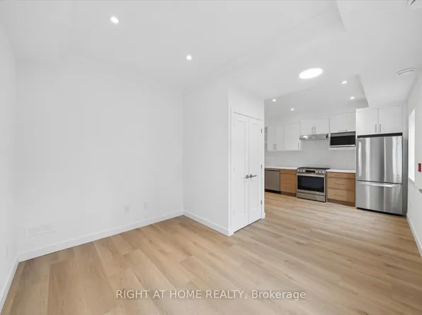 91 Barton Ave, Toronto, ON M6G 1P7