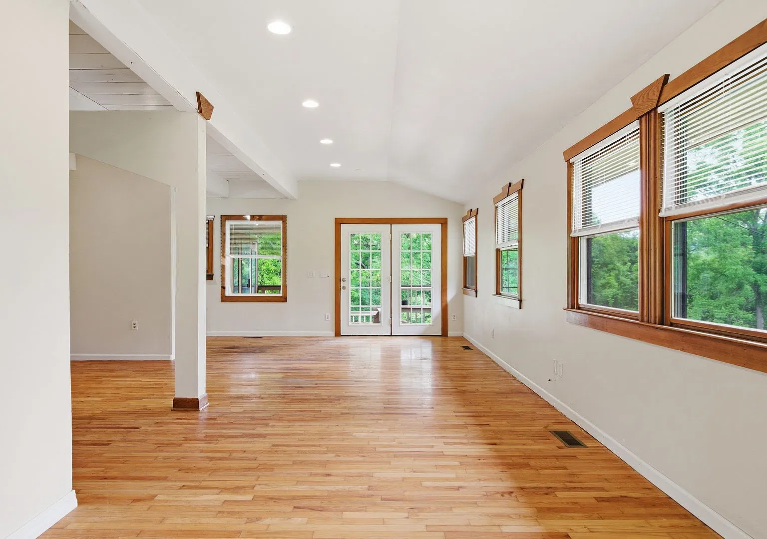 Spacious 4-Bedroom Pet Friendly Home in a Peaceful Rural Setting — Photo 3