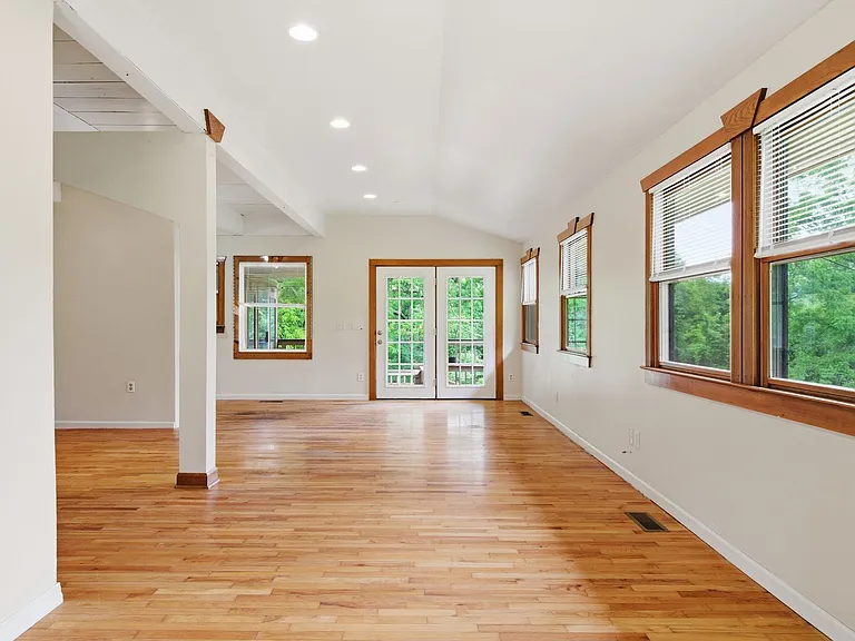 487 Thistle Ln — Photo 3