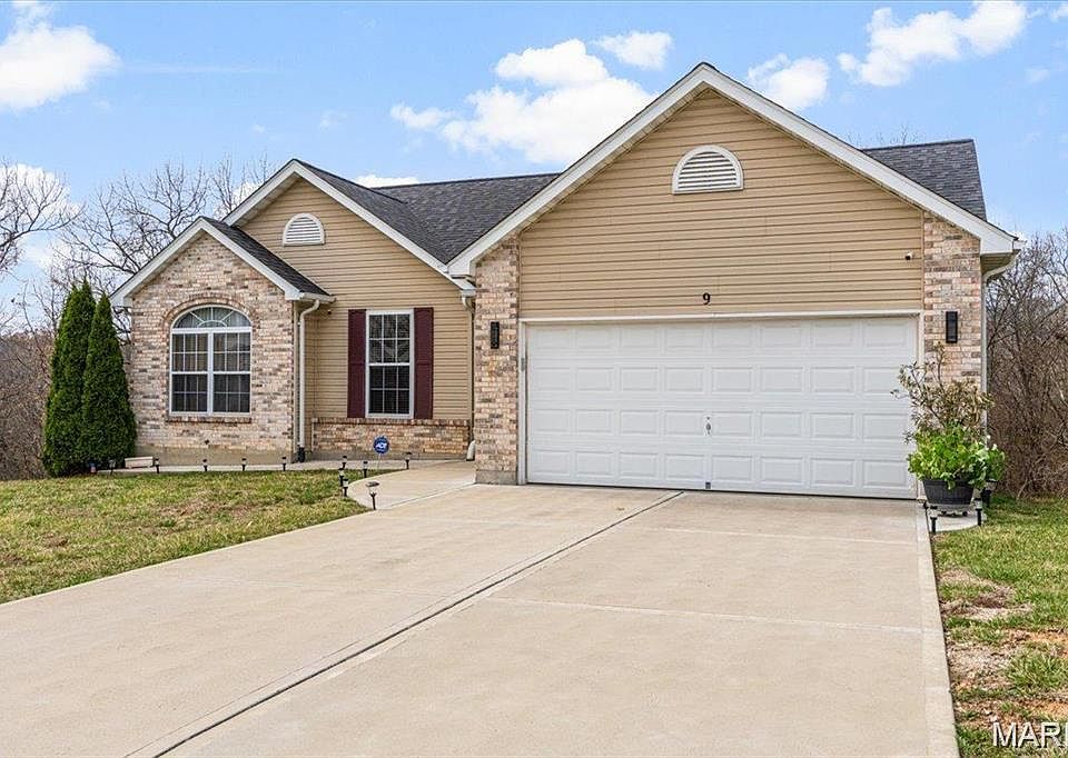 1st image of 9 Amber Ridge Ct