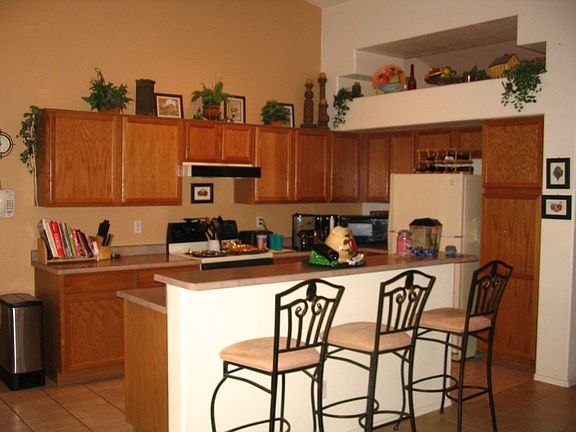 Kitchen with Maple Cabintry, Kitchen Island/Breakfast Bar! 