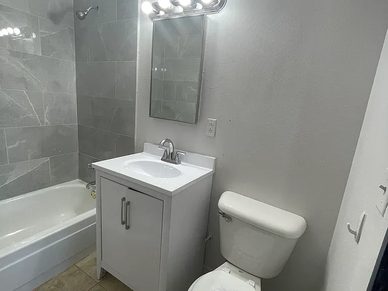 700 E Nelson Ave — Photo 7