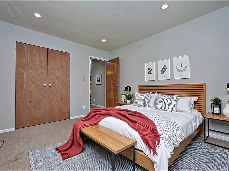 439 Colonial Ct — Photo 8