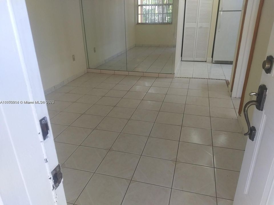 2nd image of 100 SW 45th Ave #100