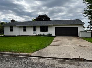 20 Yardley Dr, Spring Valley, IL 61362