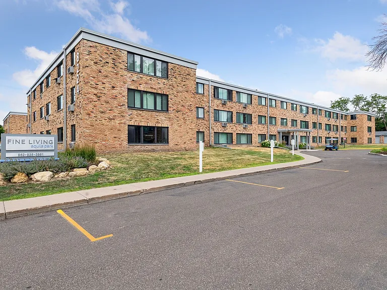 Fine Living at Aquila Park & Royal Park — Photo 22