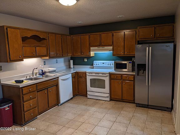 2nd image of 500 Maplecrest Dr