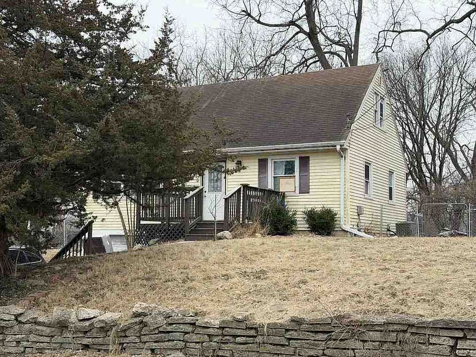 2nd image of 2931 E Aurora Ave