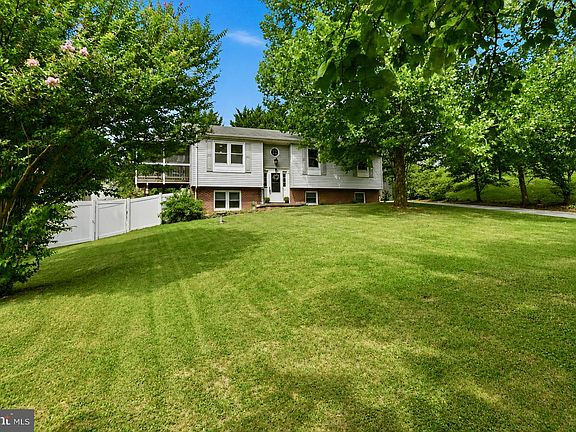 2nd image of 1179 Brook Ct