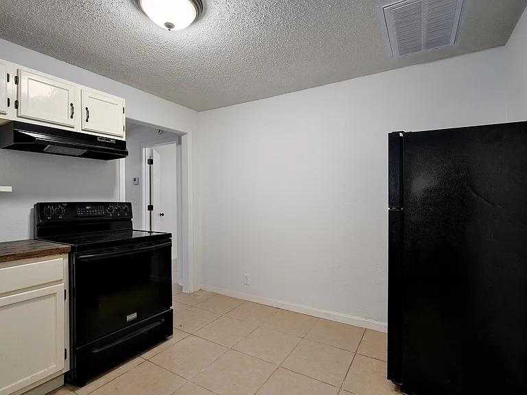 21 Larue St. Apartments — Photo 10
