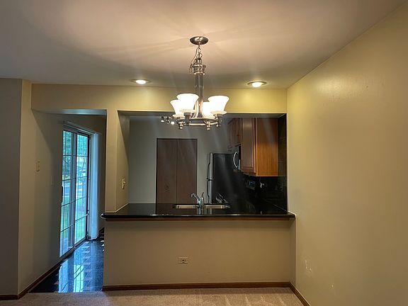 5th image of 124 White Oak Ct APT 2