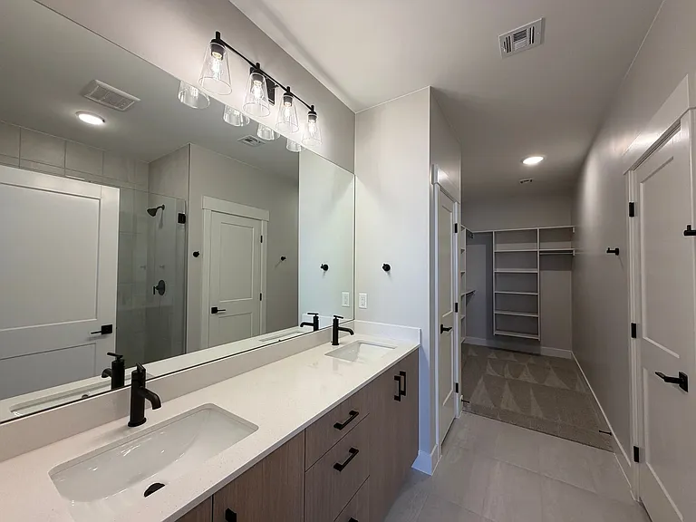 577 E Hemsworth Ln — Photo 24