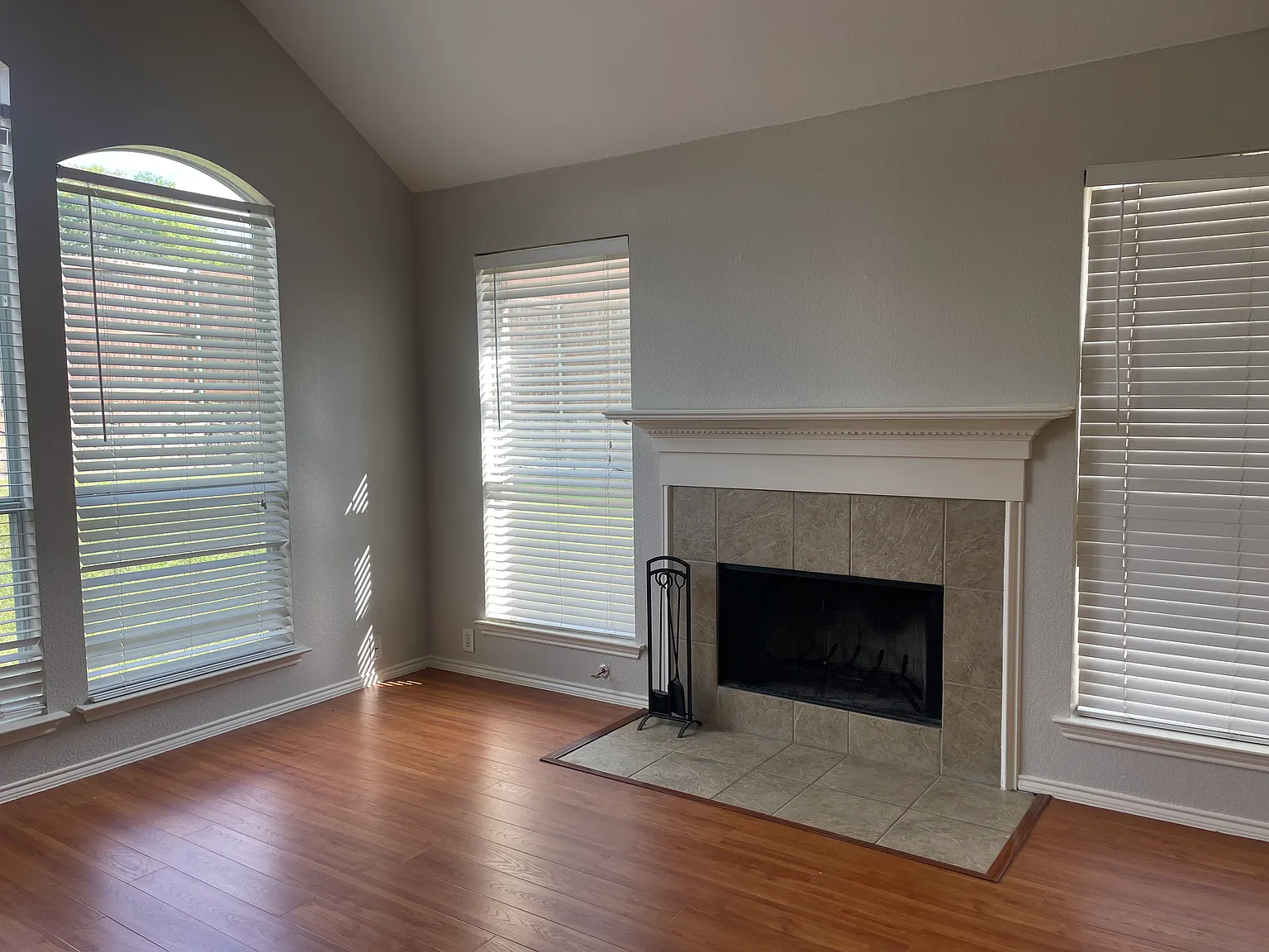 4 bed, 2073 sqft, $2,495 — Photo 4