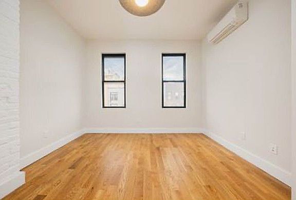 4th image of 240 Montrose Ave #5