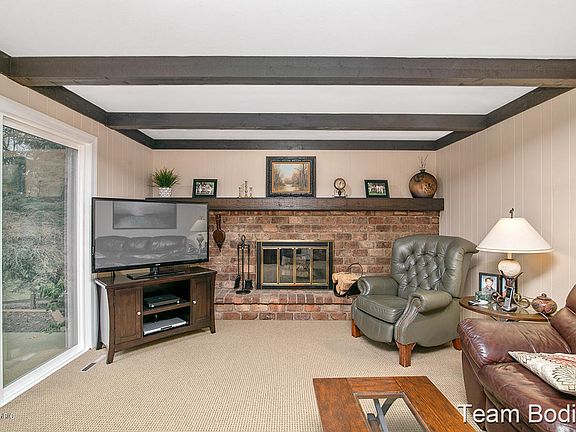 5th image of 6889 Woodbrook Dr SE